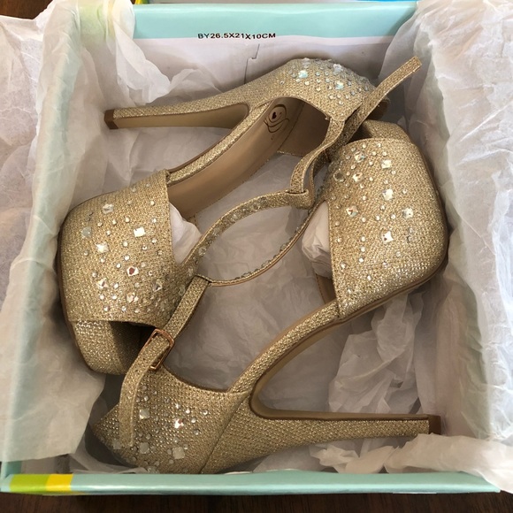 Gold Heels - Picture 8 of 8